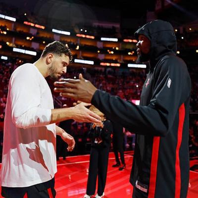 火箭大狗熊：火箭队今天战胜了费城76人队