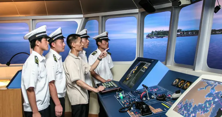 远洋船长月薪八万，为何连引水员的几包烟都不愿招待？