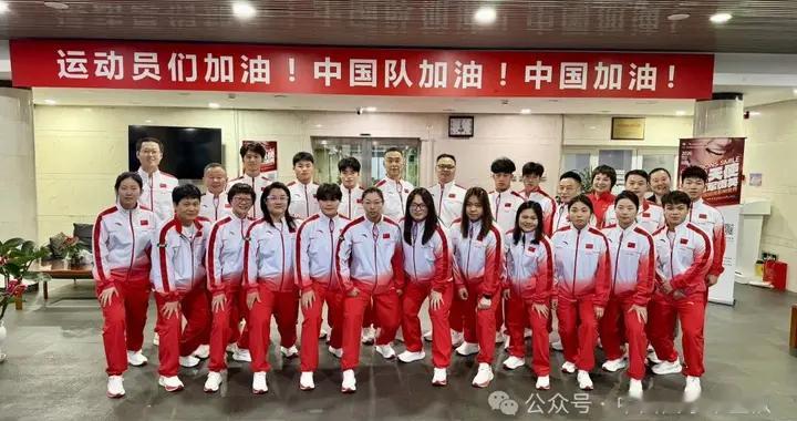 中国举重队出征中日韩举重邀请赛暨亚运会测试赛