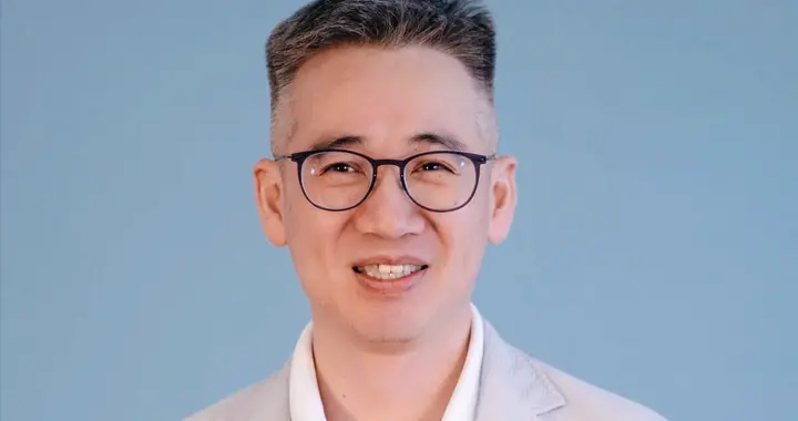 324.5亿！打法却是“最佛系”：他凭什么？