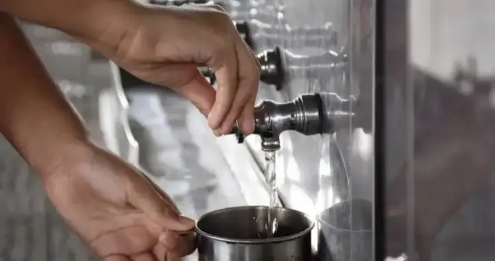 学生喝口热水都计费 ，这钱不烫手吗？