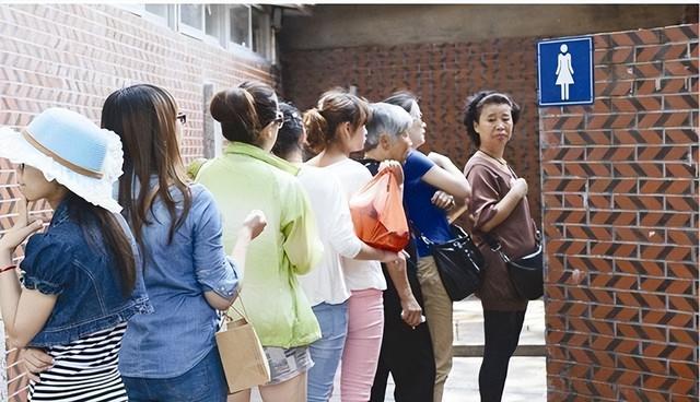 经常“尿频”是肾不好吗？医生提醒：常跑厕所，或与4个原因有关