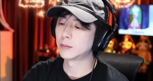 刘宇宁直播揉脸自证没整容！“说我丑可以，整容这锅我不背”
