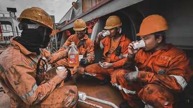 虎贲之刃：封锁6周，超2万海员被困船上