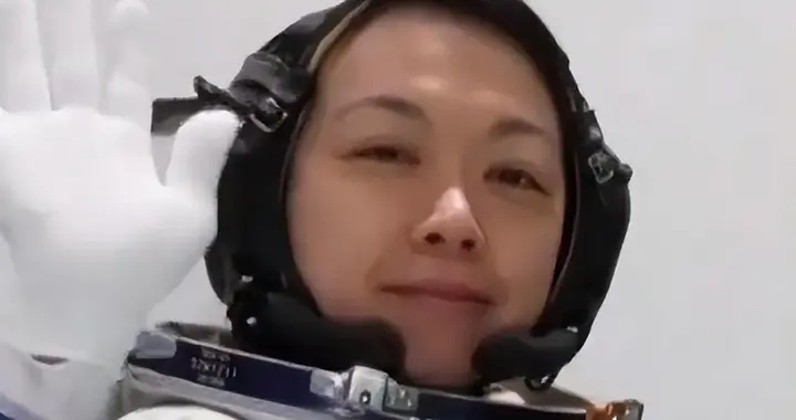 刚上太空仅一夜，就炸出一堆牛鬼蛇神，香港母亲黎家盈刺痛了谁？