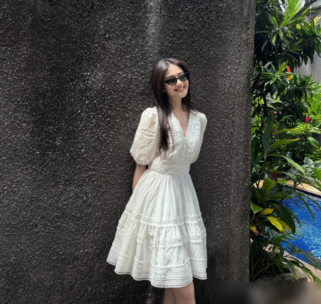 看了李兰迪的4套夏日穿搭，方得知：色彩和款式，搭配好了很出彩