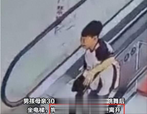 闹心！跳舞男孩没碰狗，在商场被小狗咬伤腿，老太带狗离开没管娃