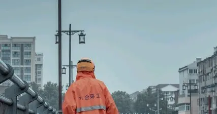 今天下雨打雷，是今年第一次雷声吗，不知道但我第一次听到。