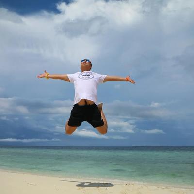 小月轻说：深夜地铁里，挤成沙丁鱼罐头的你