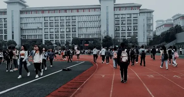 “动作大但没事”，河南这起校园冲突，真的只是“吓一吓”？