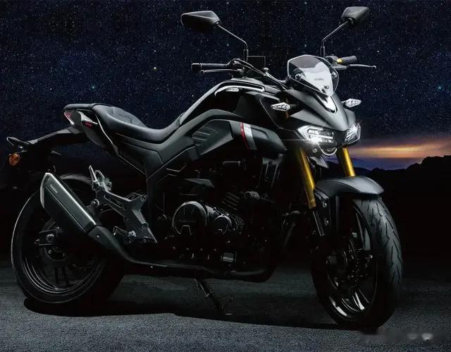 豪爵排量最大的摩托车，搭载双缸水冷发动机，还有双出排气