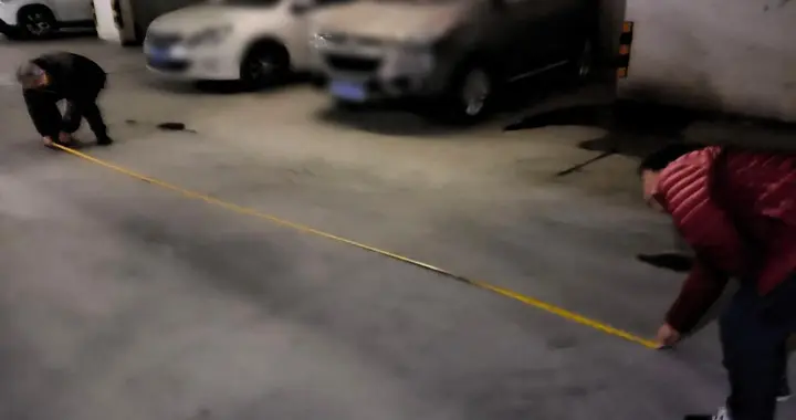 武汉碾妻案5年判决引议：8米拖行、存疑鉴定，"过失"难平人心