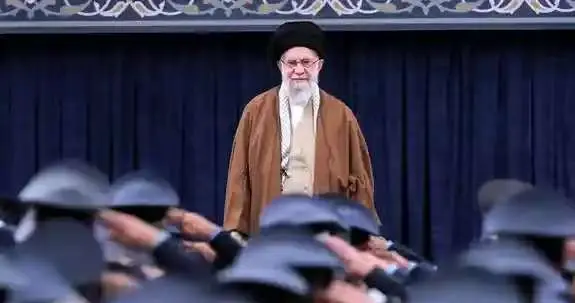 伊朗急转直下，摩萨德杀入街头枪战：AK47扫射111名伊朗军警阵亡