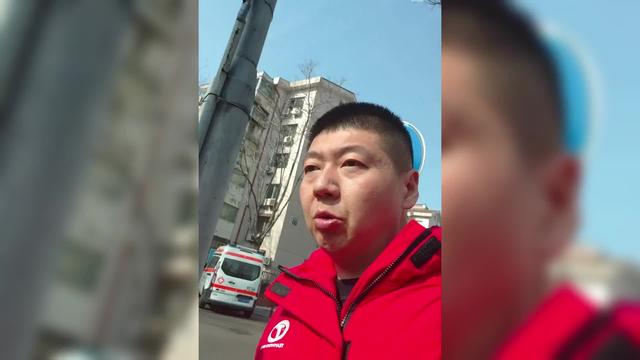 车圈大V闫闯因劝诫旁人不要抽烟被打，网友:闯哥的身板都被打？