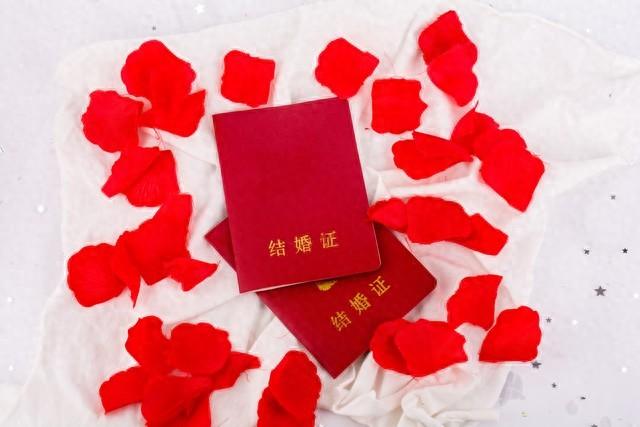 70后爸妈对儿子婚姻的态度大揭秘：不催婚、不给彩礼，不结婚也行