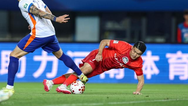 水泊老灯：半场1:0，山东泰山上年轻人真