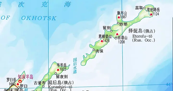 择捉岛位置在鄂霍茨克海，属于南千岛群岛，那里火山多