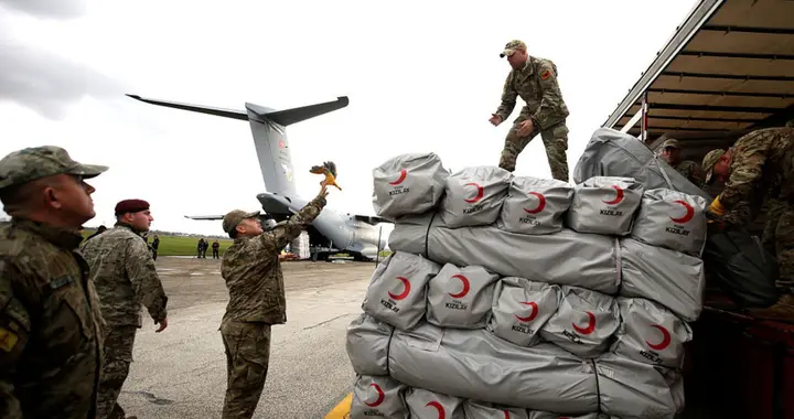 撕开美国遮羞布！俄乌战火不停的真相：它在偷偷挖走全球聚宝盆