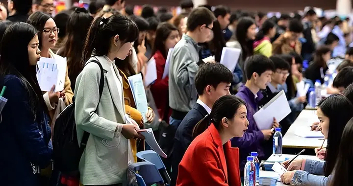大学生就业难的真相：不是大学生太多了，是“空心学历”太多了！