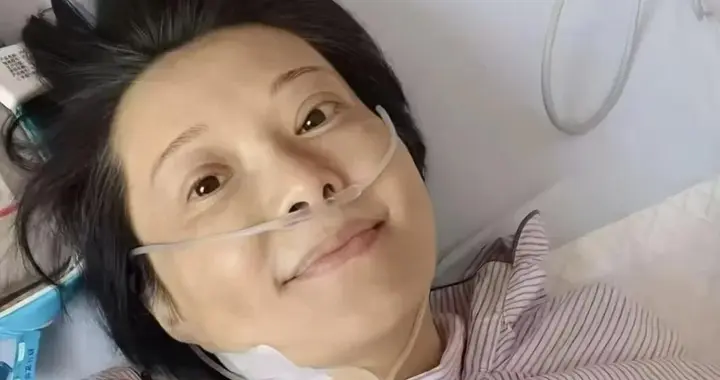 53岁袁立坐轮椅回归！脖子插管痕迹曝光，九死一生狠打造谣者的脸