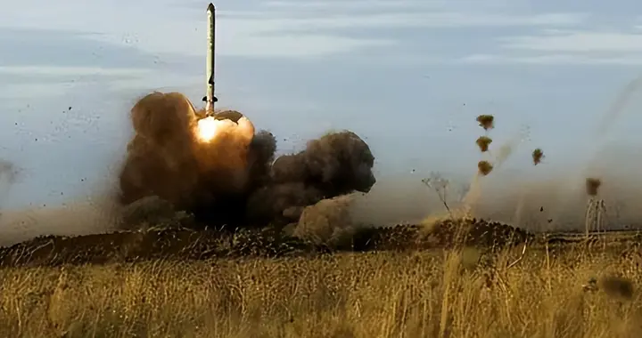 乌克兰全黑了！核打击前最后警告，俄军发射13枚“全球禁止”导弹