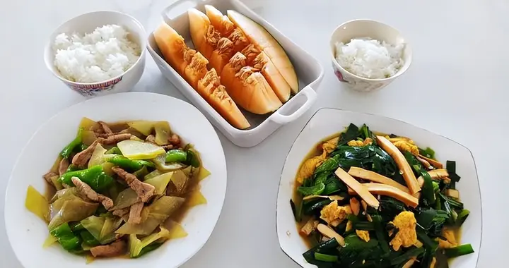 五种搭配晚餐，有炒菜有水果，吃着舒服，做起来省事！