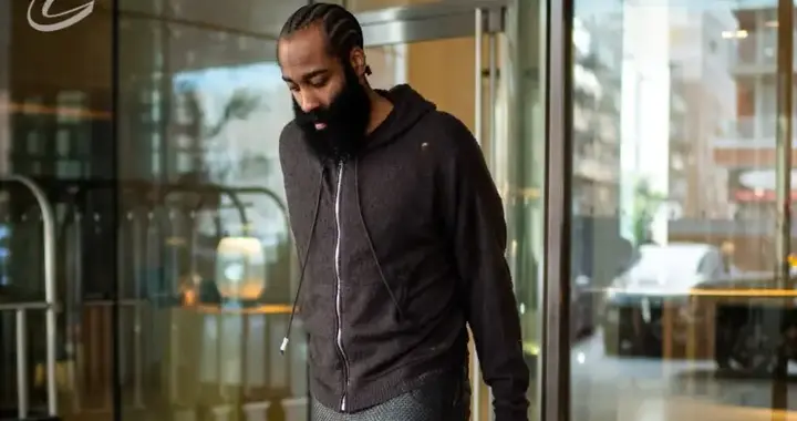 哈登米切尔领衔！骑士晒众球员入场照与球迷分享