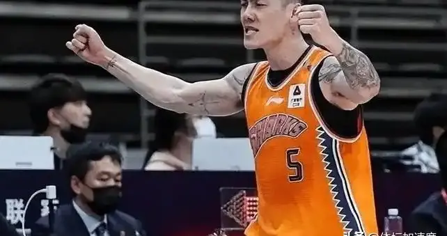 中国男篮收获一个好消息一个坏消息！余嘉豪有望被重用