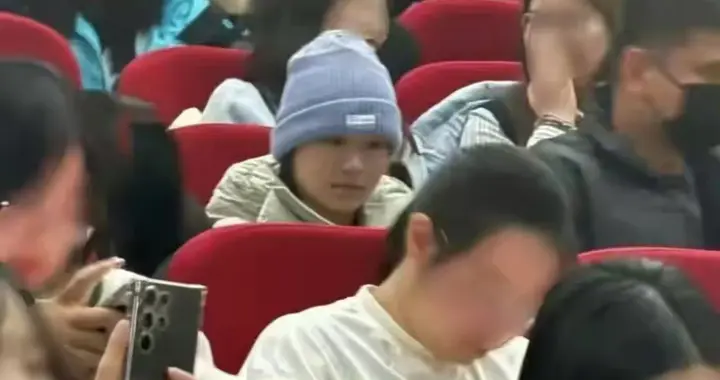 全红婵现身王俊凯话剧！王俊凯派保镖全程保护，多张亲密照被扒出