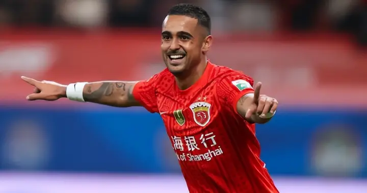 海港2-1玉昆：补时绝杀定乾坤，卫冕冠军终迎负分清零