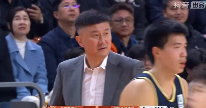 徐杰致胜一击！奎因30+6+9扛旗，广东德比险胜深圳，胡明轩仅3分