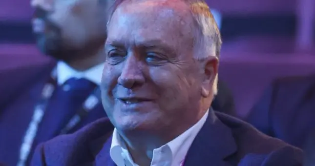 国足传来重磅好消息！78岁老帅弃世界杯救女！