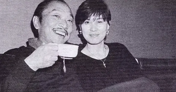 他纵情酒色47岁暴毙，棺木被塞48瓶洋酒，留下的70部神作狂赚亿万