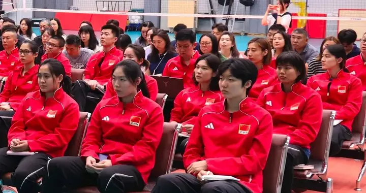 中国女排16人大名单出炉！金佳宝、朱星辰落选，倪非凡重回自由人
