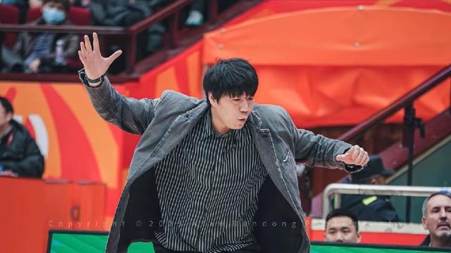 南城小灵通：今晚的山东高速男篮输得很惨啊