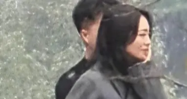 44岁朱丹和好友一起出游尽显情商，54岁韩红低调现身，状态年轻！