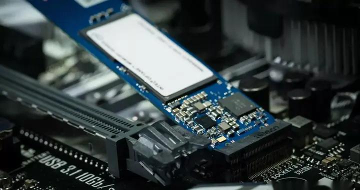 存储芯片十年一遇大危机：商家一次限购8片闪存