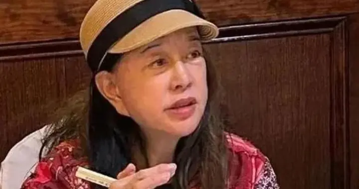 与亲妹妹一家决裂，被前男友背刺，75岁刘晓庆早已走上另一条路