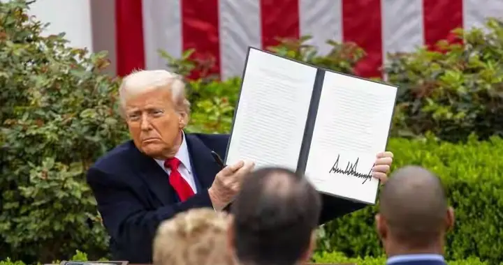 爱泼斯坦文件公布引发巨大争议，特朗普估计也头疼了！