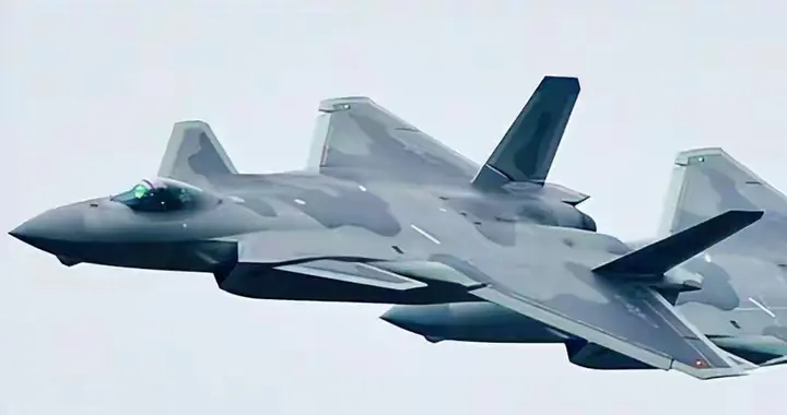 歼-20并不是"全面碾压"F-22，而是空战打法换了新模式！