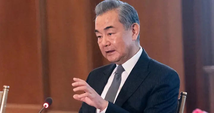 中国亮明红线后！特朗普要拉一群CEO访华，他怕没法向3亿民众交差