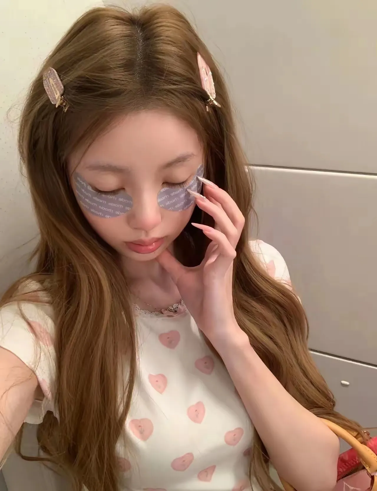 王思聪应该有娶懒懒的打算了，不仅带她环球旅行，还动用了私人飞机。能让王...