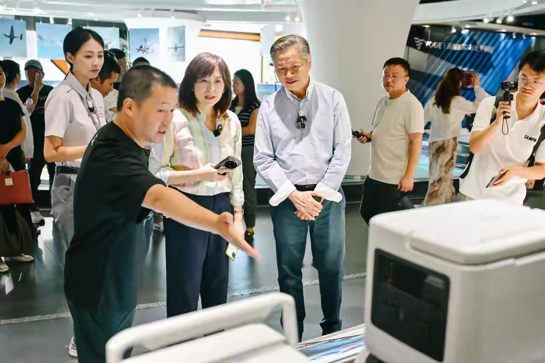 台湾知名时事评论员赖岳谦点赞重庆工业！   第十八届“重庆·台湾周”正...