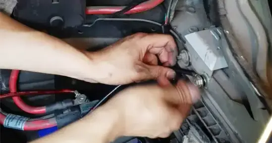 力和共鸣感：再见了，隐藏式门把手！明年起全面禁止，车企慌了