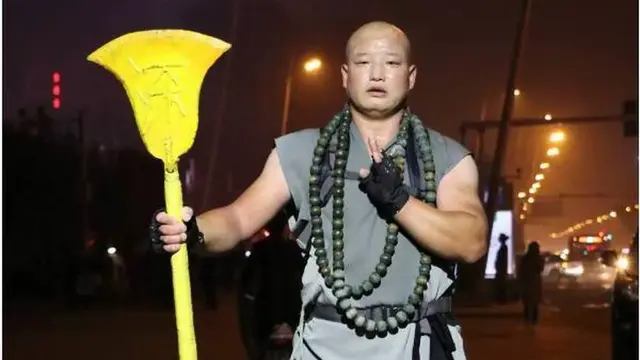 特种兵退伍拒工作安排，为情所困选择出家，太原街头现“鲁智深”