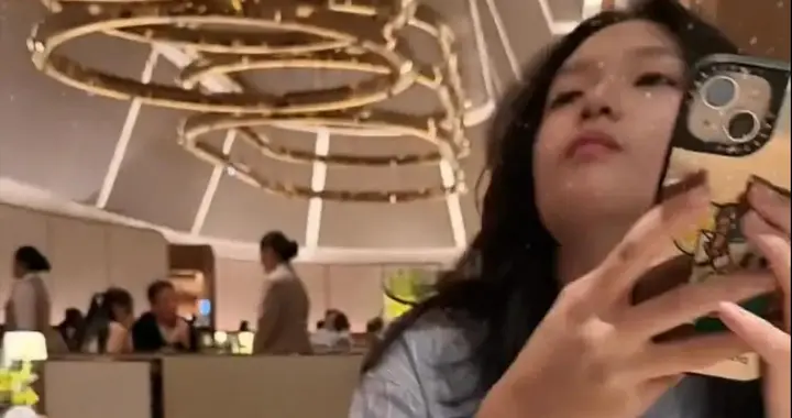 汪小菲带女儿吃法餐，12岁玥儿难得露正脸，穿衬衫后更像大S了！