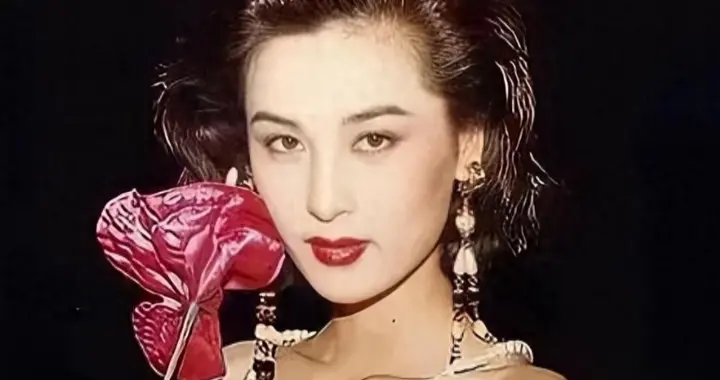 她是八十年代初代名模，容貌气质不输港星，为何巅峰选择隐退？