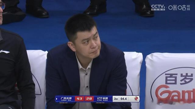 辽宁大比分输广州，乔帅看不下去提前走，崔永熙狂砍25分