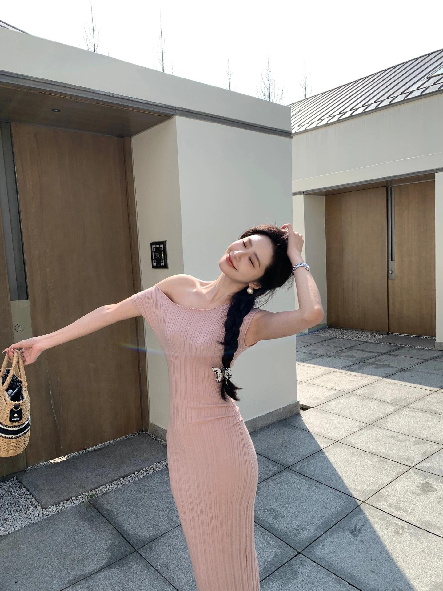 绝美奶fufu性感粉色一字肩连衣裙女夏