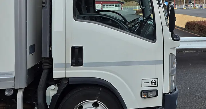 为什么卡车驾驶室和货厢之间会有一条缝隙?